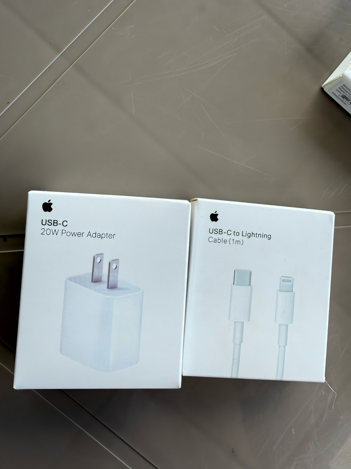 Cable USB-C a Lightning Carga Rapida De un Metro con Cubo de carga