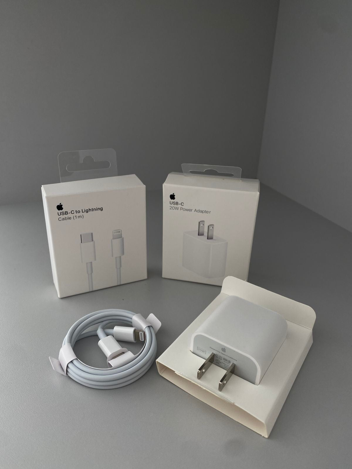 Cable USB-C a Lightning Carga Rapida De un Metro con Cubo de carga