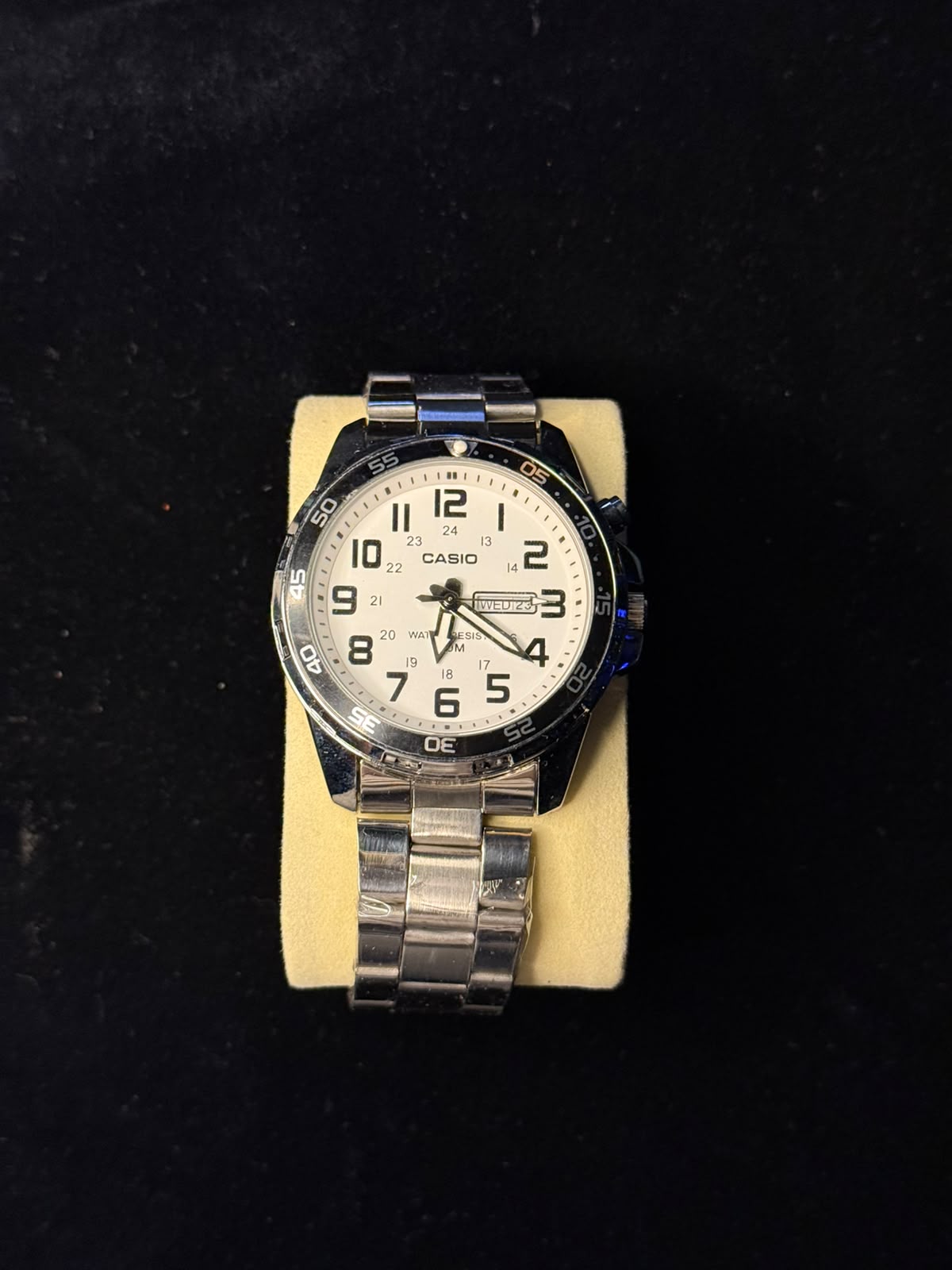 Reloj Casio Analógico Deportivo con Esfera Blanca y Correa de Acero