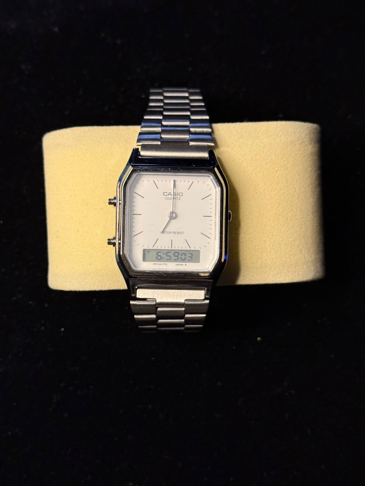 Reloj Casio AQ 230 de Acero inoxidable con Esfera Blanca