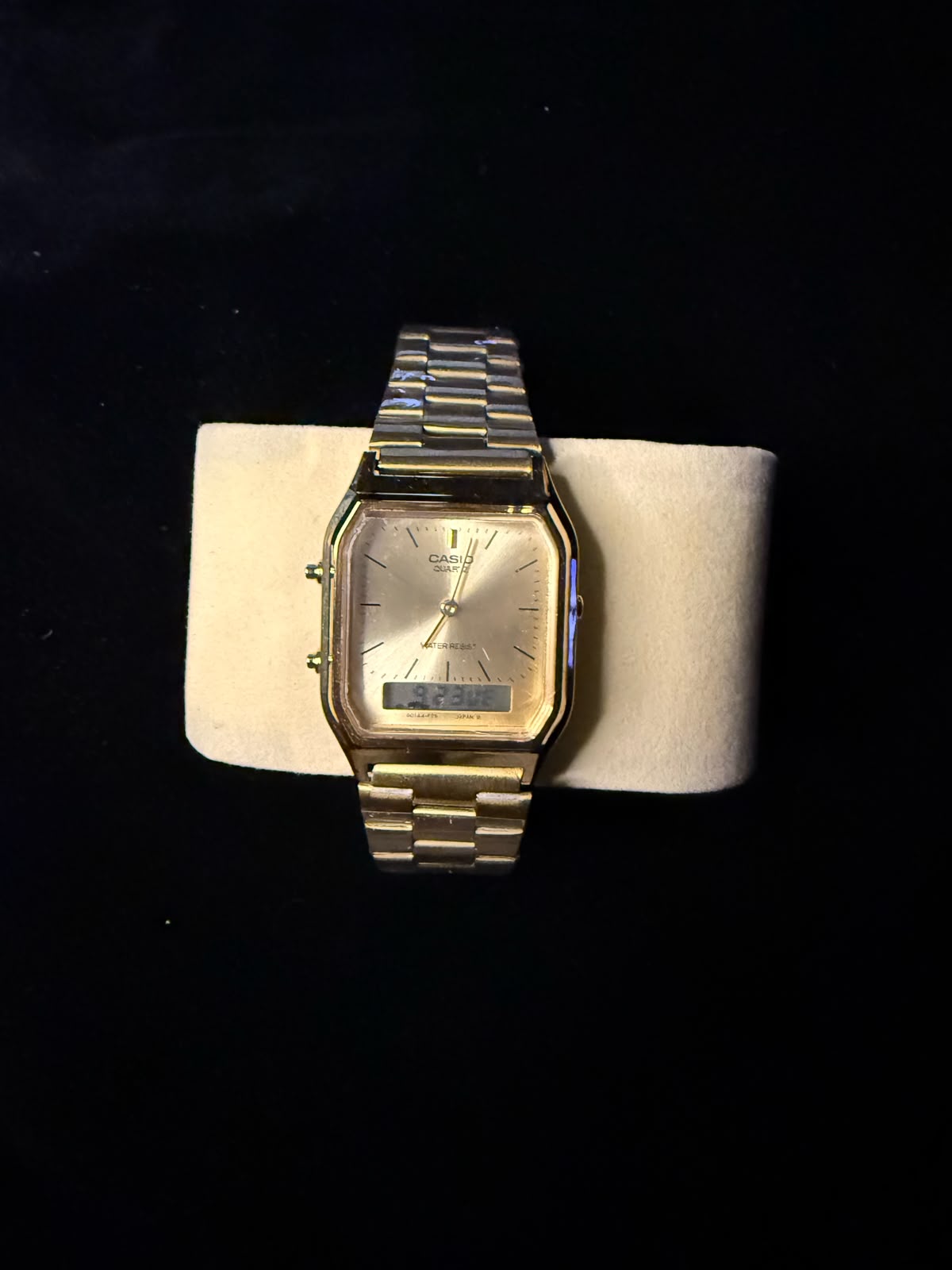 Reloj Casio AQ230 Dorado con Esfera Champayne
