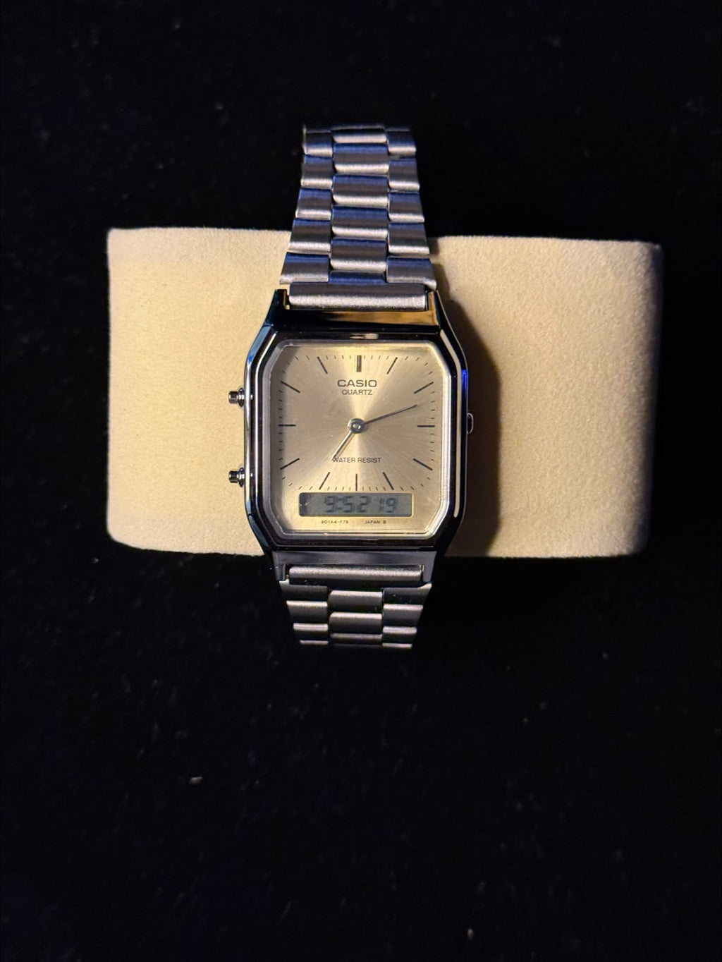 Reloj Casio AQ230 de Acero Inoxidable con Esfera Champayne