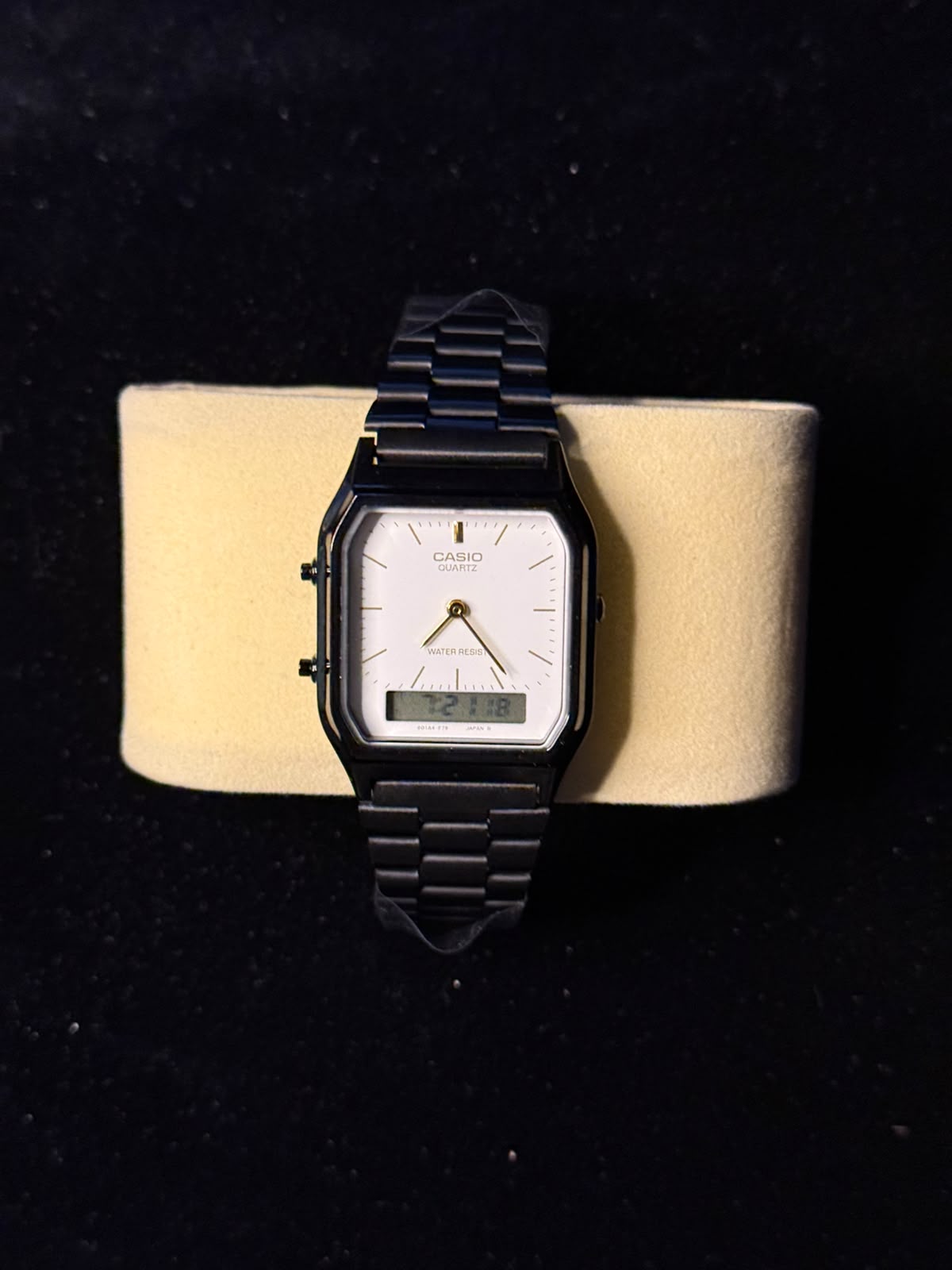 Reloj Casio AQ230 de Acero Inoxidable Oscuro con Esfera Blanca