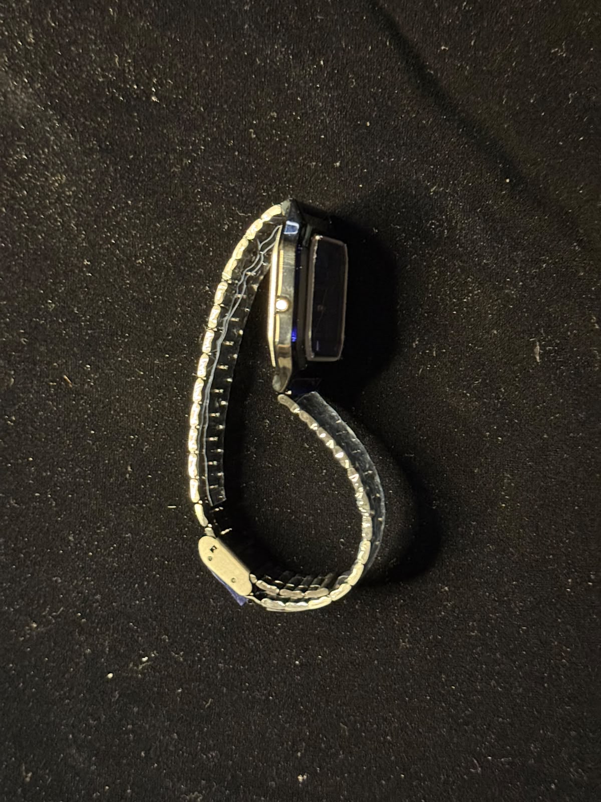 Reloj Casio AQ230 de Acero Inoxidable con Acabado Oscuro y Esfera Negra