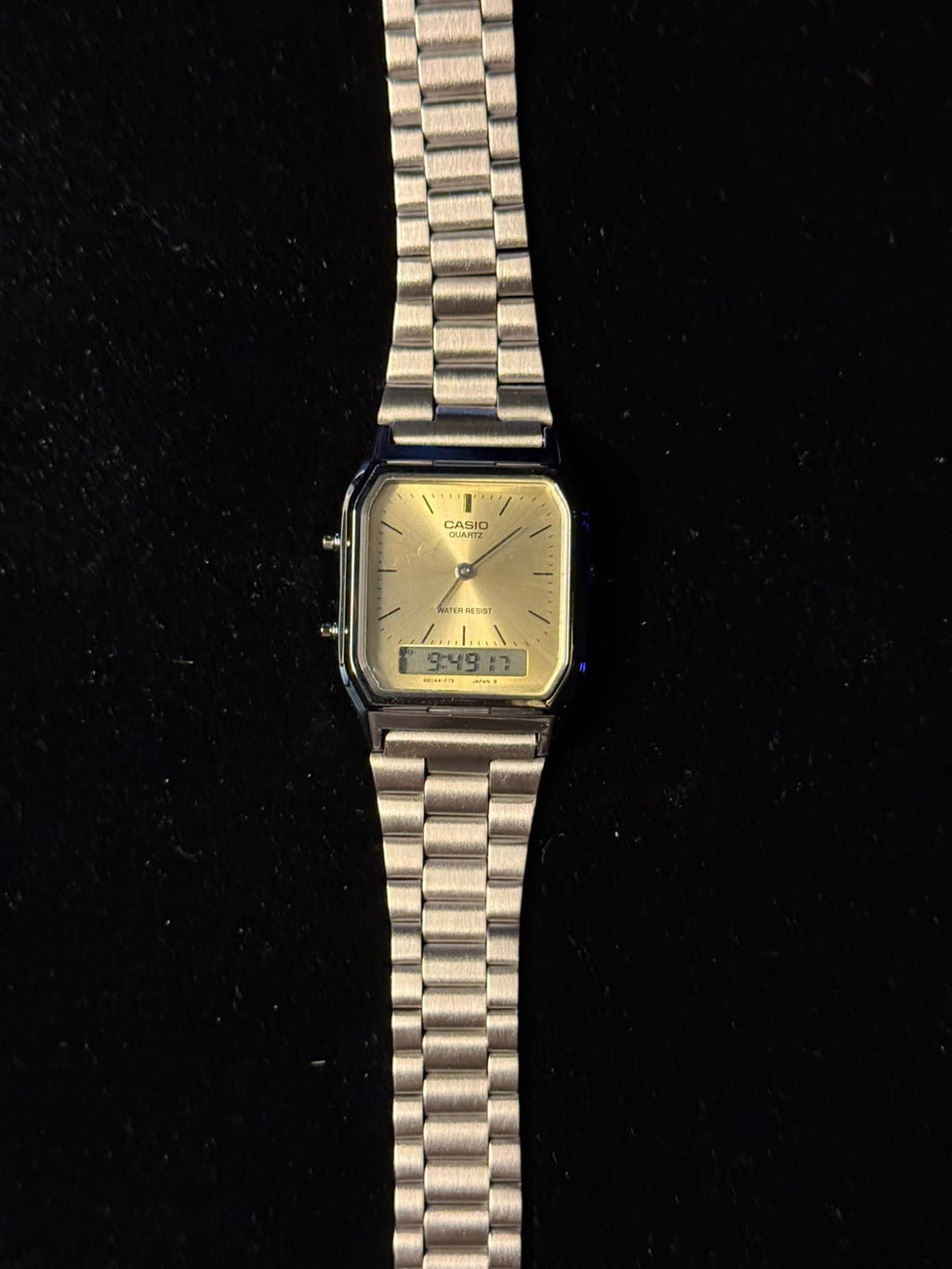 Reloj Casio AQ230 de Acero Inoxidable con Esfera Champayne