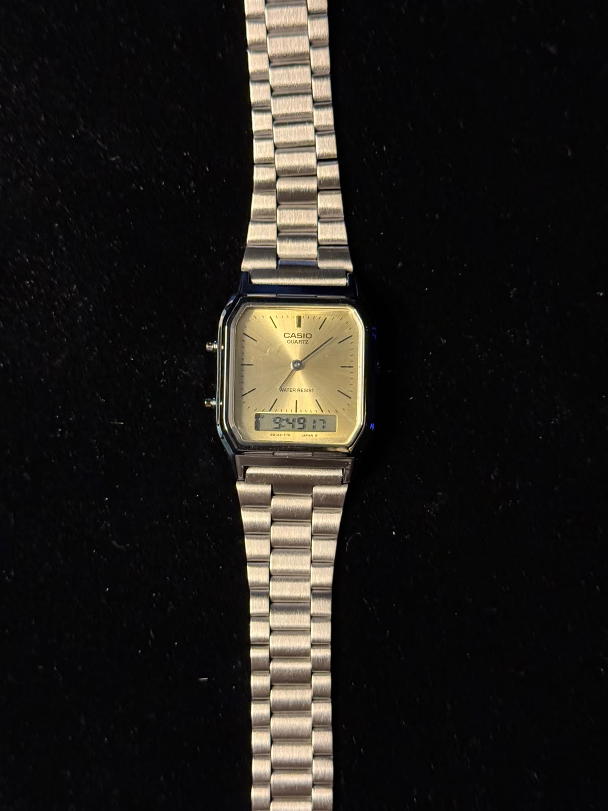 Reloj Casio AQ230 de Acero Inoxidable con Esfera Champayne